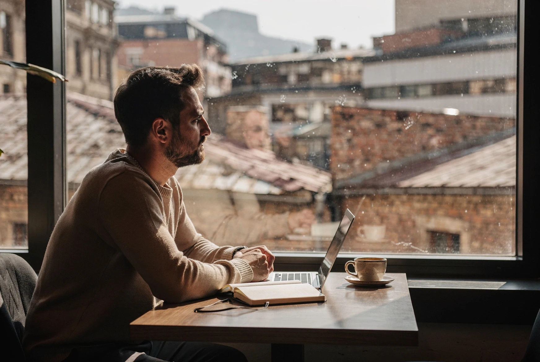 Expat working in a Tbilisi cafe while choosing between Georgian banking options